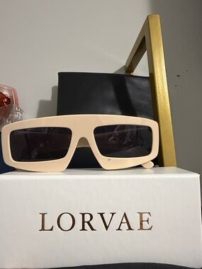 LORVAE Rectangular Chunky Frame Sunglasses - Beige